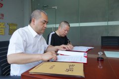 尊龙凯时集团乌鲁木齐、贵阳市乌当区两家子公司成功签约